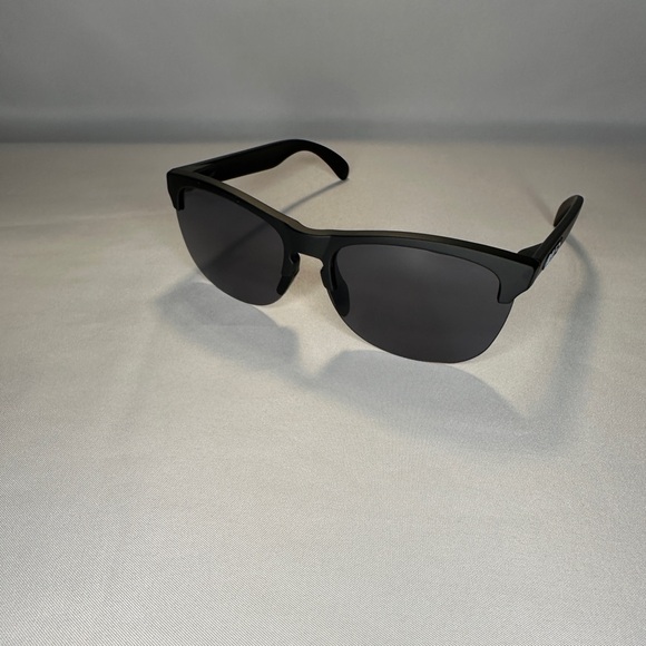 Oakley FROGSKINS LITE Sunglasses - Picture 4 of 6